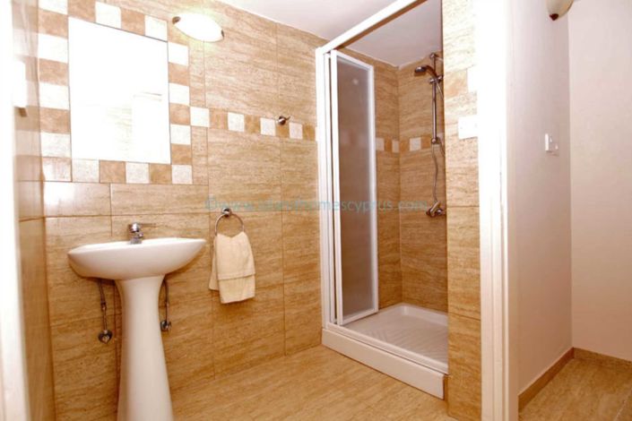 Image No.19-3 Bed Property for sale