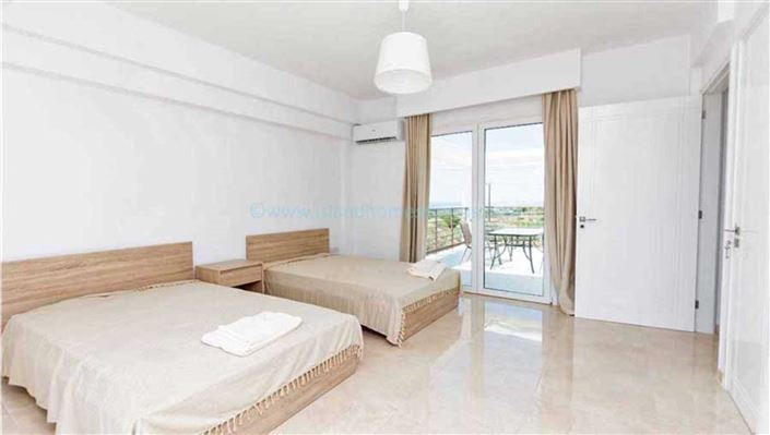 Image No.20-4 Bed Villa / Detached for sale