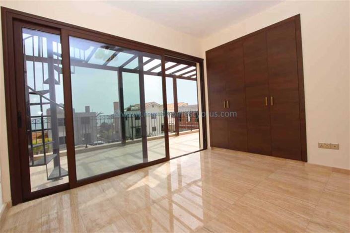 Image No.14-4 Bed Villa / Detached for sale