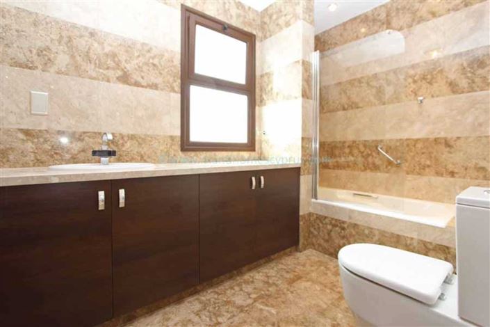 Image No.18-4 Bed Villa / Detached for sale