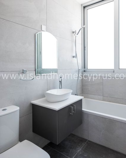 Image No.29-4 Bed Villa / Detached for sale