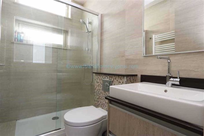 Image No.10-7 Bed Villa / Detached for sale