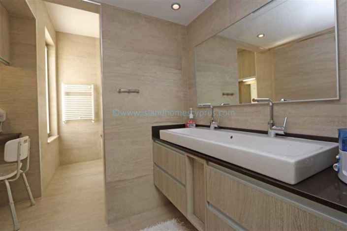 Image No.14-7 Bed Villa / Detached for sale