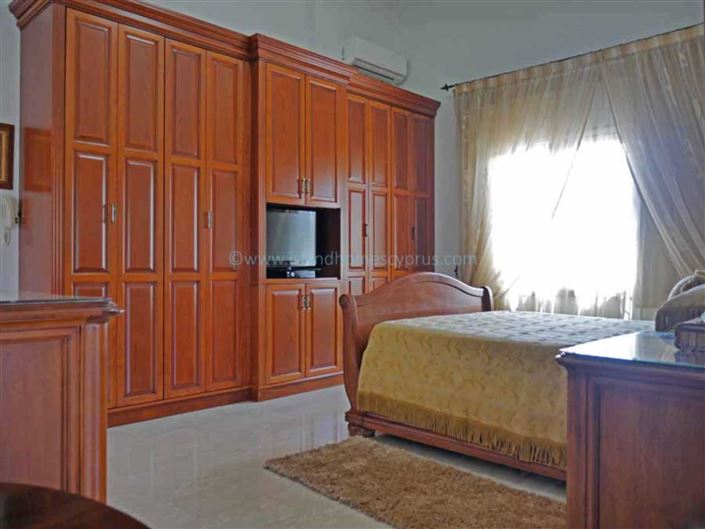 Image No.10-5 Bed Villa / Detached for sale