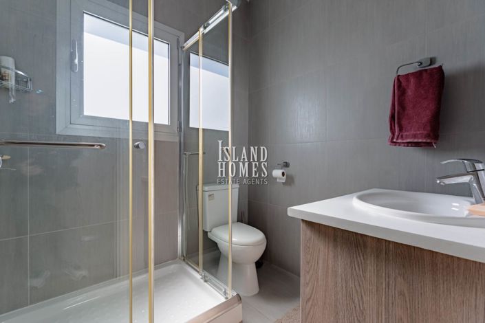 Image No.30-5 Bed Villa / Detached for sale