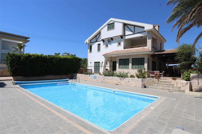 Image No.1-Villa / Détaché de 5 chambres à vendre à Pernera