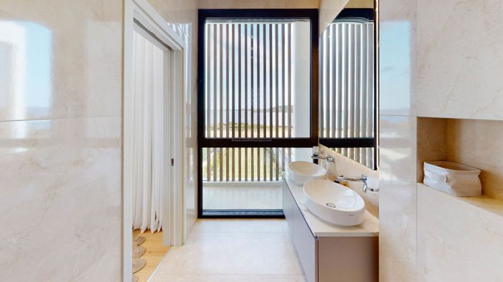 Image No.10-5 Bed Villa / Detached for sale