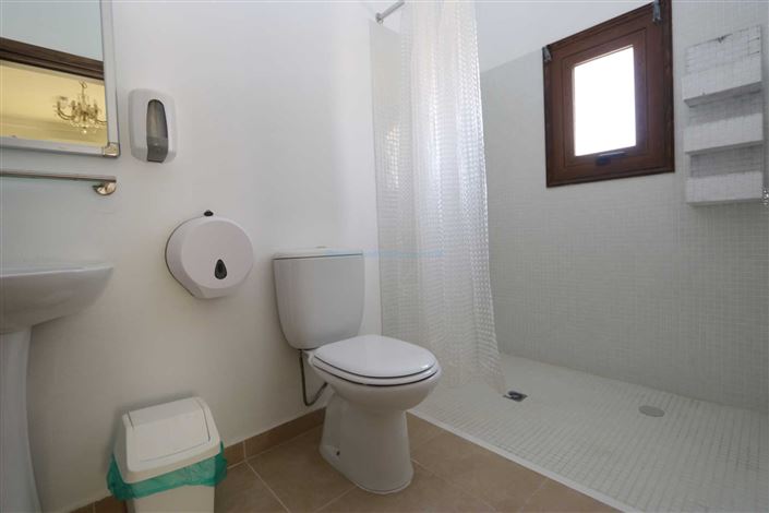 Image No.36-Villa / Détaché de 20 chambres à vendre à Deryneia