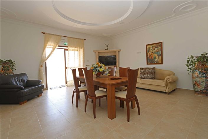 Image No.39-Villa / Détaché de 20 chambres à vendre à Deryneia