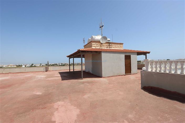 Image No.40-Villa / Détaché de 20 chambres à vendre à Deryneia