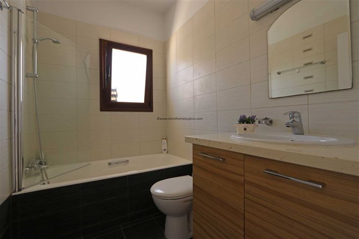 Image No.12-Villa / Détaché de 4 chambres à vendre à Pernera