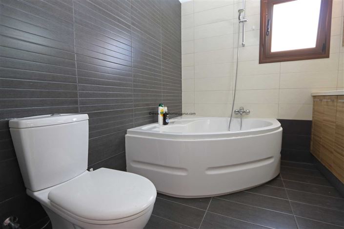 Image No.14-Villa / Détaché de 4 chambres à vendre à Pernera