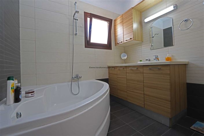 Image No.17-Villa / Détaché de 4 chambres à vendre à Pernera