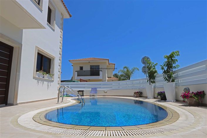 Image No.3-Villa / Détaché de 4 chambres à vendre à Pernera