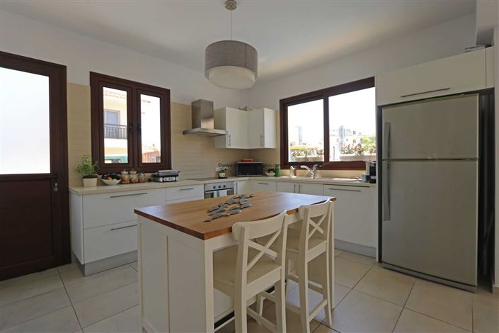 Image No.5-Villa / Détaché de 4 chambres à vendre à Pernera