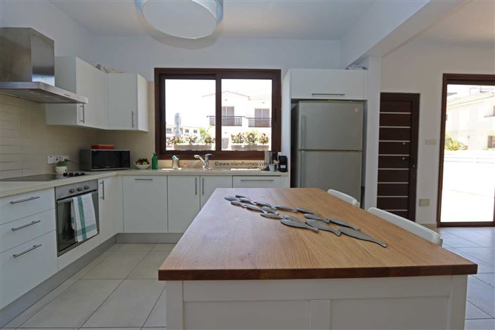 Image No.9-Villa / Détaché de 4 chambres à vendre à Pernera