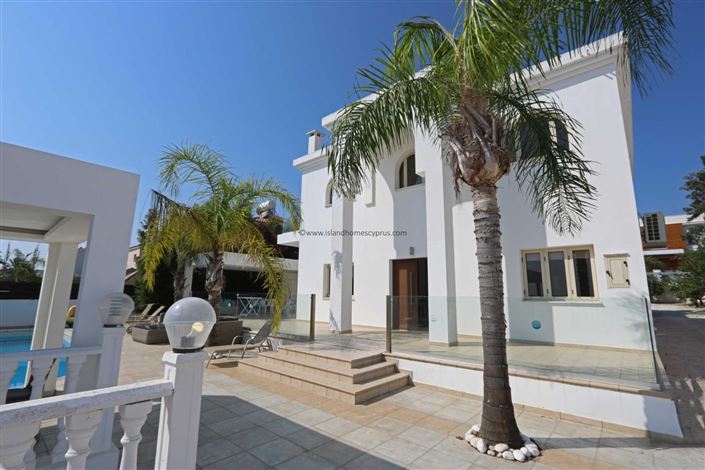 Image No.17-6 Bed Villa / Detached for sale