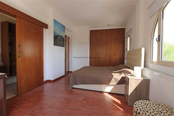 Image No.20-6 Bed Villa / Detached for sale