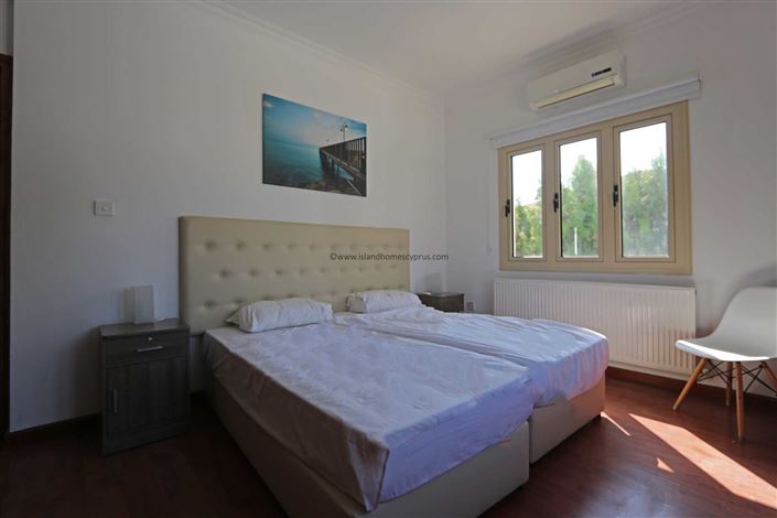 Image No.28-6 Bed Villa / Detached for sale