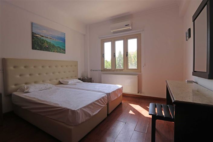 Image No.29-6 Bed Villa / Detached for sale