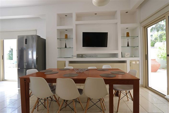 Image No.8-6 Bed Villa / Detached for sale