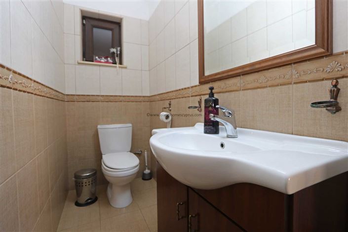 Image No.12-4 Bed Villa / Detached for sale