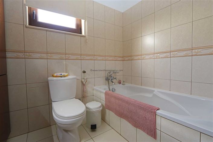 Image No.17-4 Bed Villa / Detached for sale