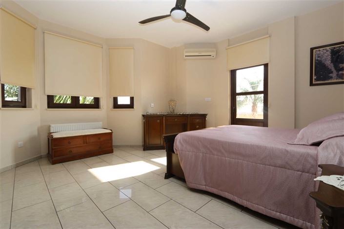 Image No.23-4 Bed Villa / Detached for sale