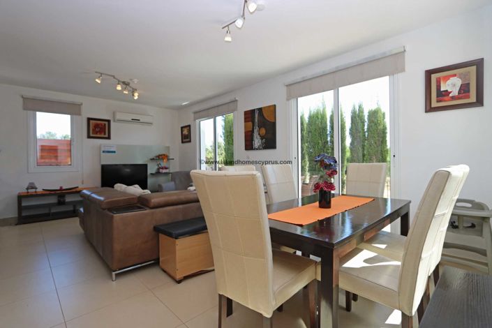 Image No.5-Villa de 3 chambres à vendre à Pernera