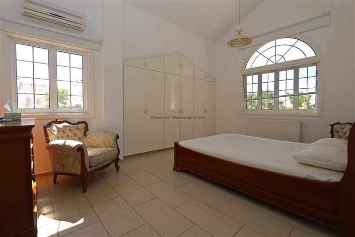 Image No.21-4 Bed Villa / Detached for sale