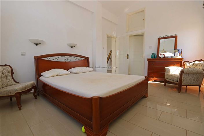 Image No.23-4 Bed Villa / Detached for sale