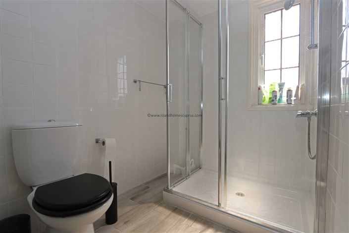 Image No.24-4 Bed Villa / Detached for sale