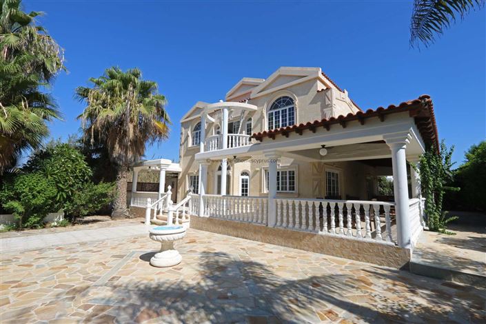 Image No.8-4 Bed Villa / Detached for sale