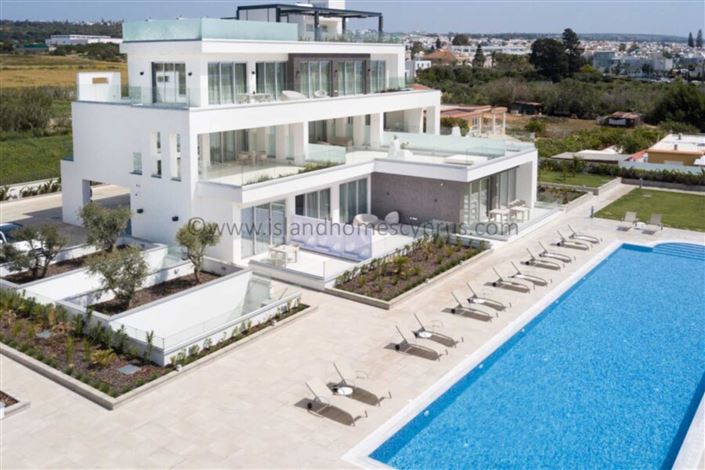 Image No.1-10 Bed Property for sale