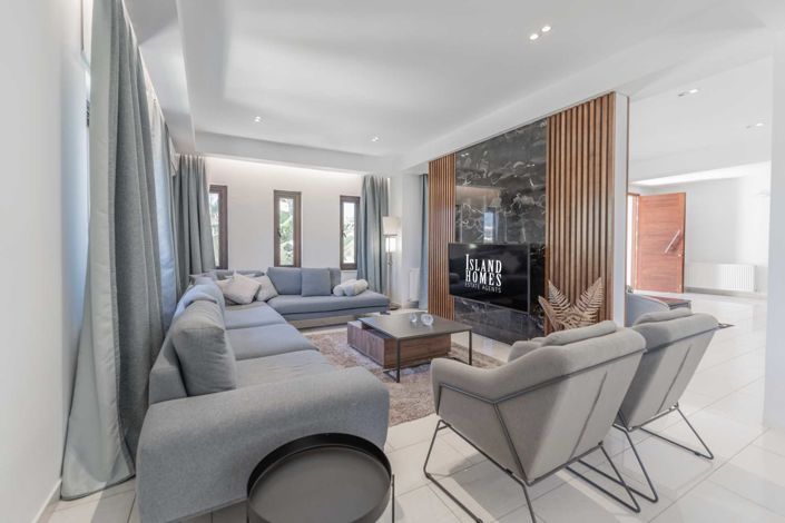 Image No.12-6 Bed Villa / Detached for sale