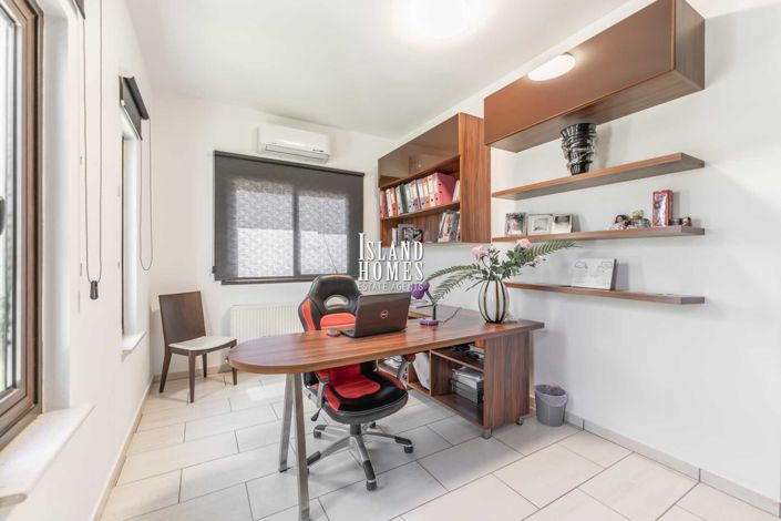 Image No.23-6 Bed Villa / Detached for sale