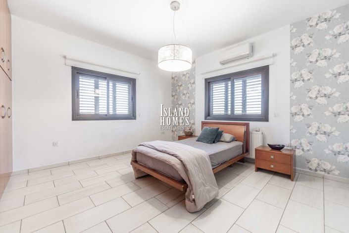 Image No.24-6 Bed Villa / Detached for sale