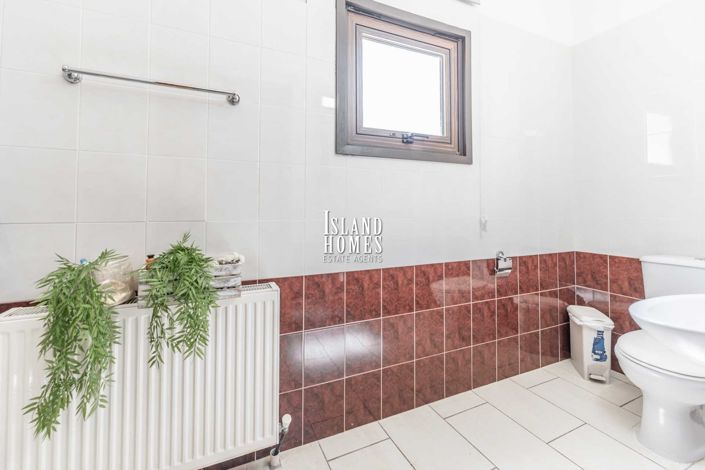 Image No.35-6 Bed Villa / Detached for sale