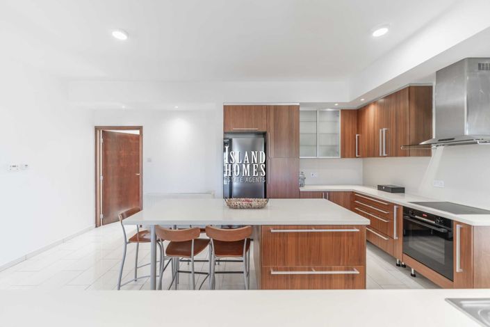 Image No.5-6 Bed Villa / Detached for sale