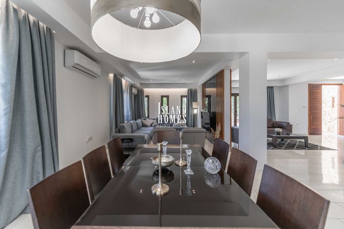 Image No.9-6 Bed Villa / Detached for sale