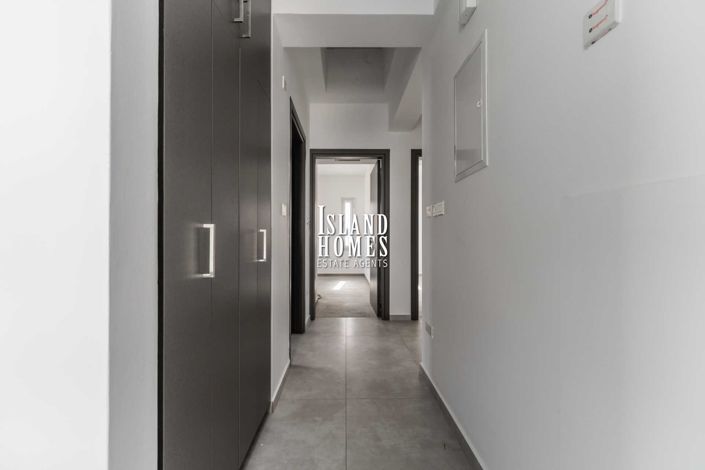 Image No.15-4 Bed Villa / Detached for sale