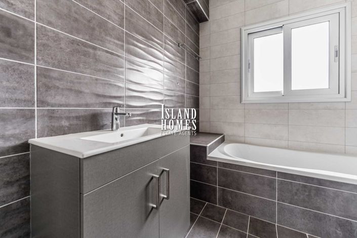 Image No.16-4 Bed Villa / Detached for sale