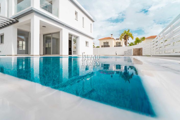 Image No.17-4 Bed Villa / Detached for sale