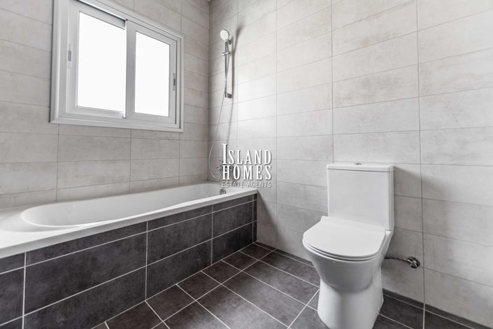 Image No.18-4 Bed Villa / Detached for sale