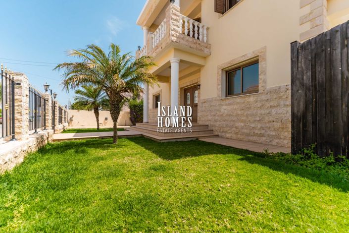 Image No.14-4 Bed Villa / Detached for sale