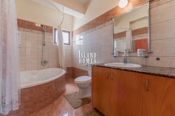 Image No.28-4 Bed Villa / Detached for sale