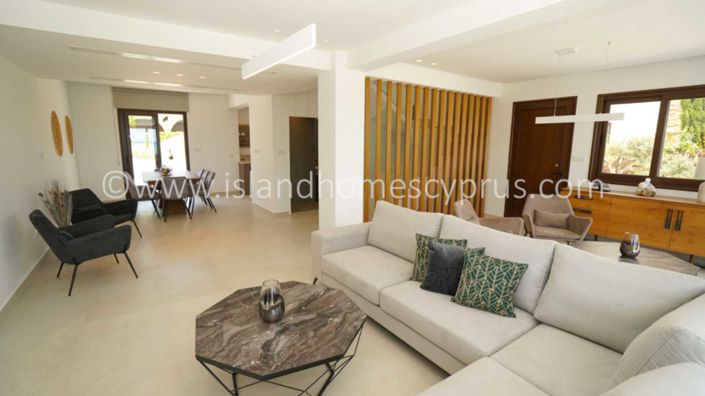 Image No.2-5 Bed Villa / Detached for sale