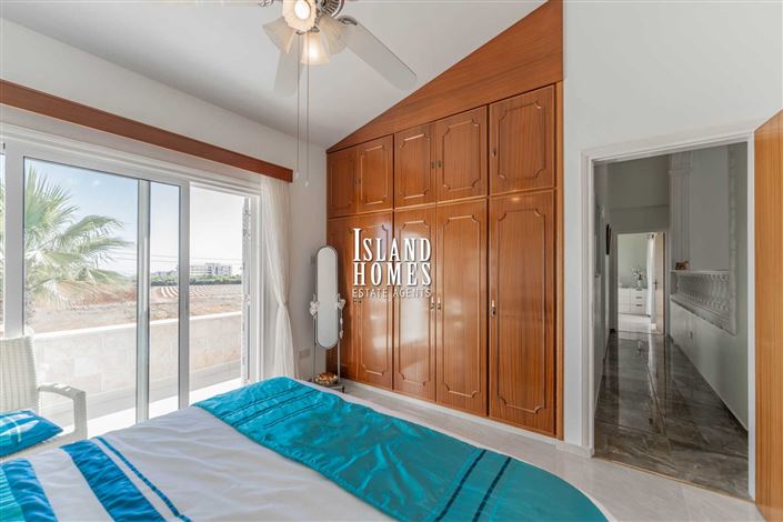 Image No.28-3 Bed Villa / Detached for sale