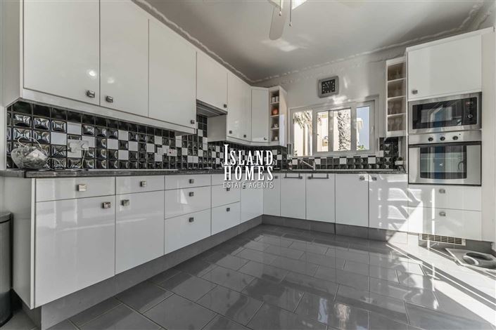 Image No.6-3 Bed Villa / Detached for sale