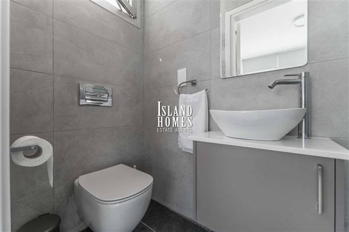 Image No.22-5 Bed Villa / Detached for sale